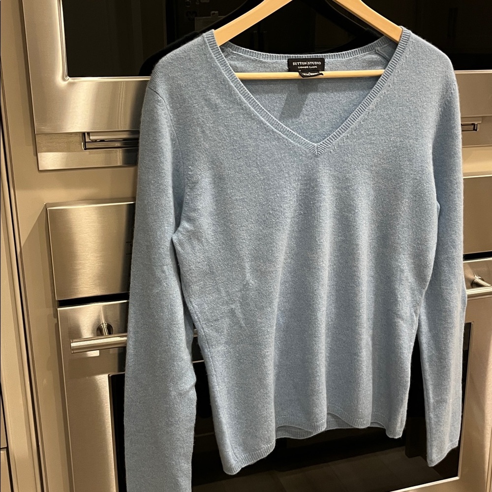 SUTTON STUDIO CASHMERE: Blue 100% Cashmere V-Neck Sweater Top